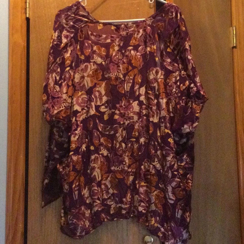 NWOT Boho Floral Kimono Top